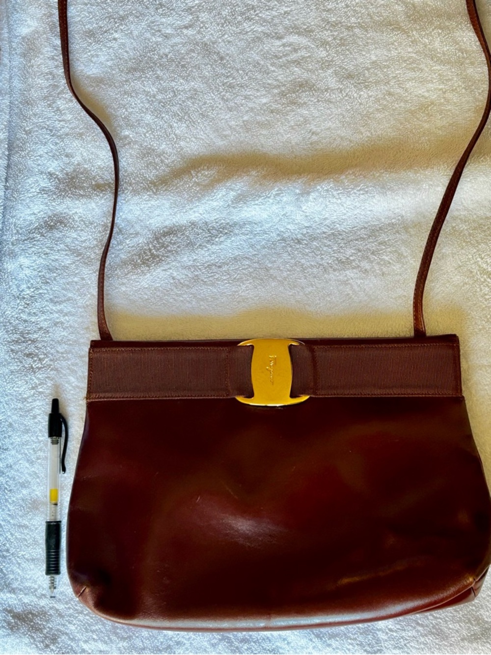 Salvatore Ferragamo Classic Brown Shoulder Bag with Gold Accent - Picture 7 of 10